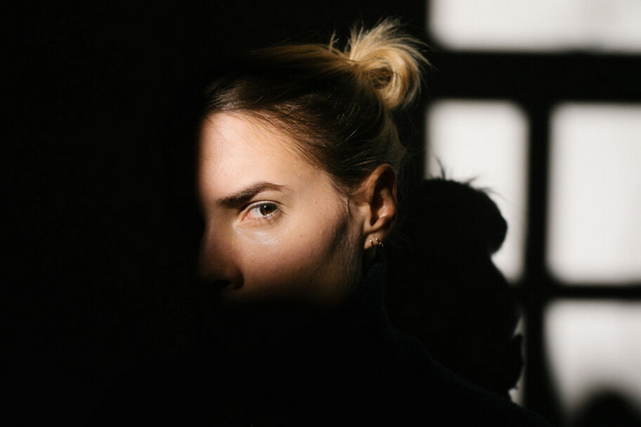 Ледяной взгляд и безразличие: какие знаки зодиака обладают холодным сердцем