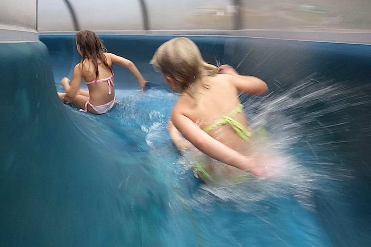 В Новой Зеландии в детском саду 40 человек получили химические ожоги после катания на водной горке