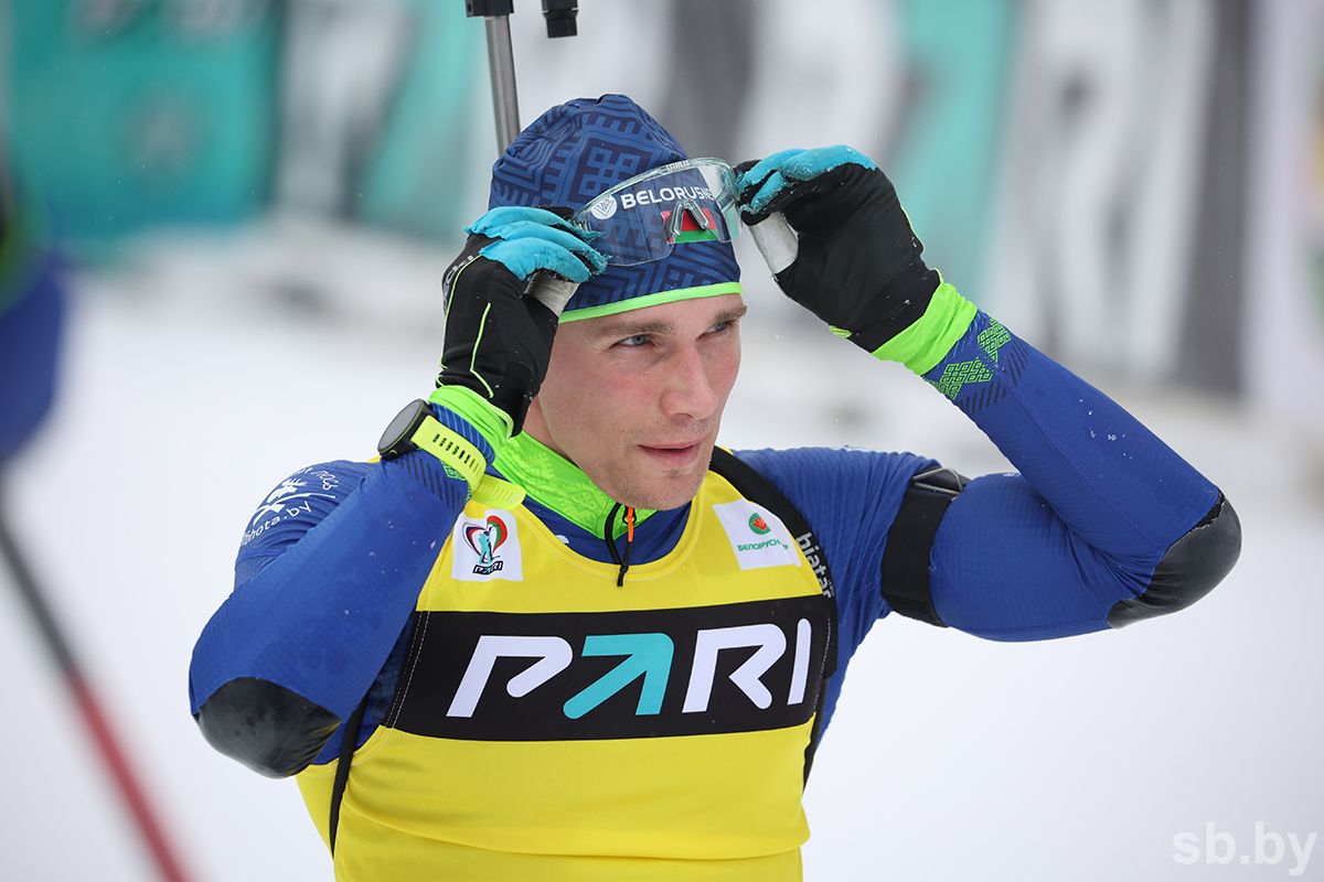 Смольский занял четвертое место в гонке преследования на этапе биатлонного Кубка России в Ханты-Мансийске