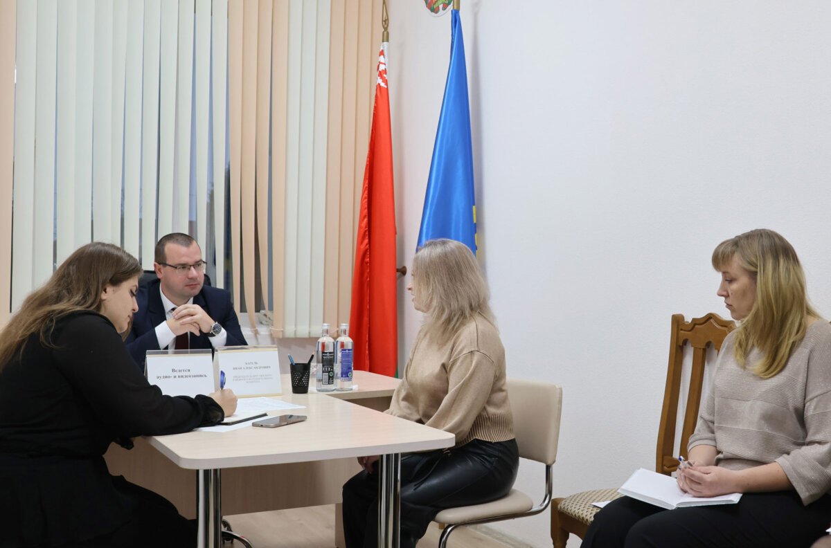 Председатель райисполкома Иван Багель провёл сегодня приём граждан