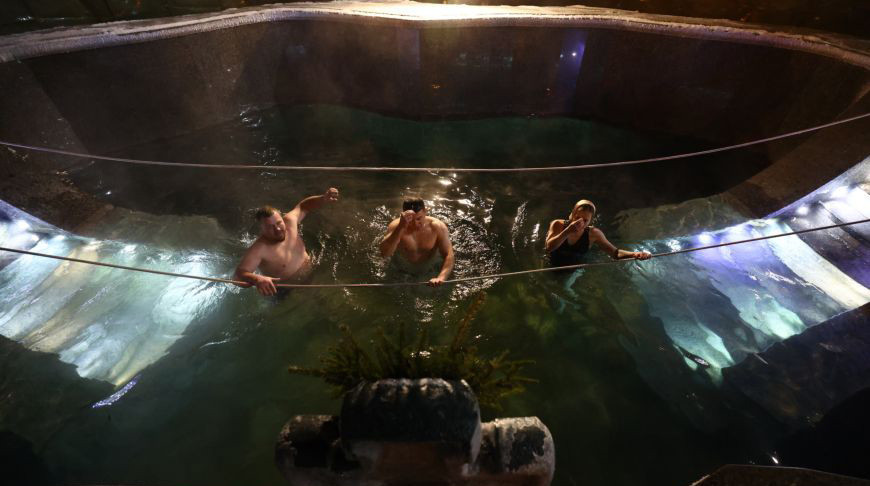 Православные верующие празднуют Крещение Господне