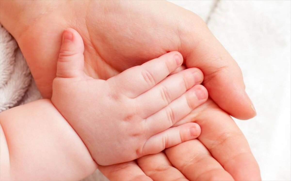 Как работа в отпуске по уходу за ребенком до трех лет влияет на выплаты, рассказали в Минтруда