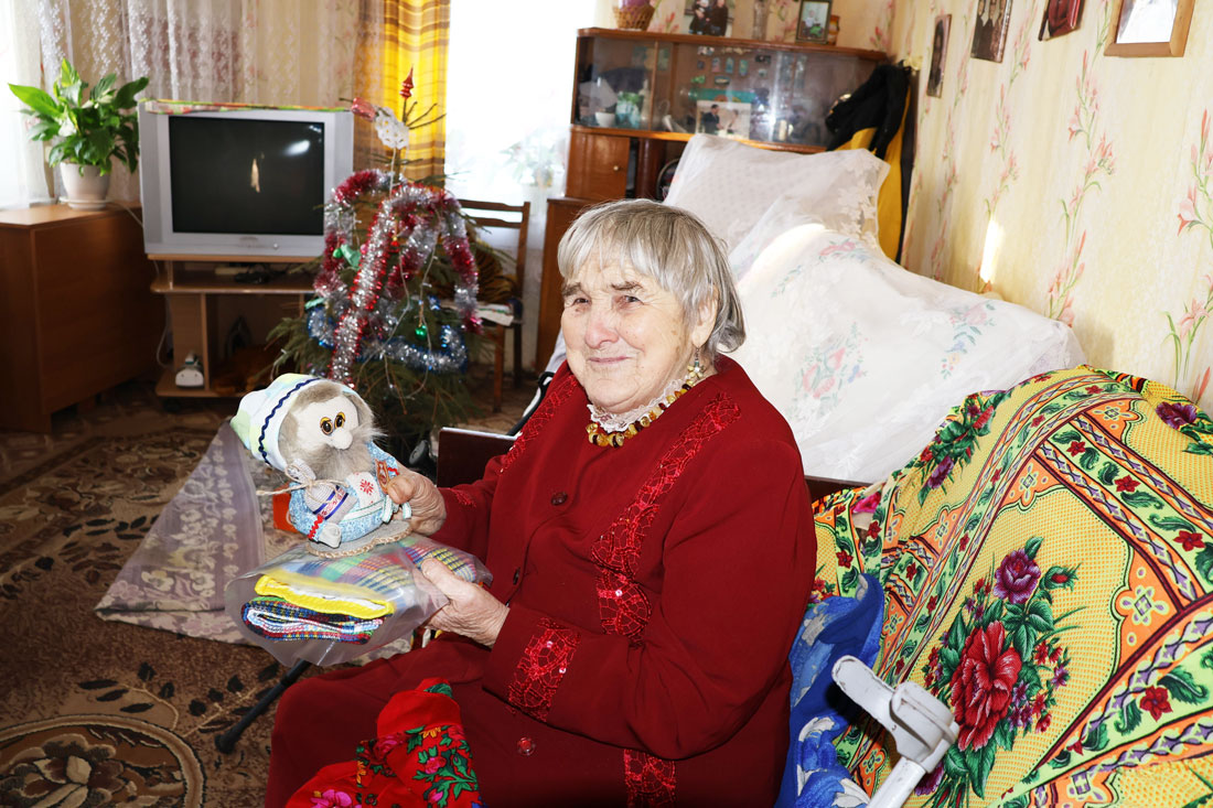 В рамках акции «От всей души» поздравления принимала жительница деревни Бовсевичи Анна Денисовна Морозова