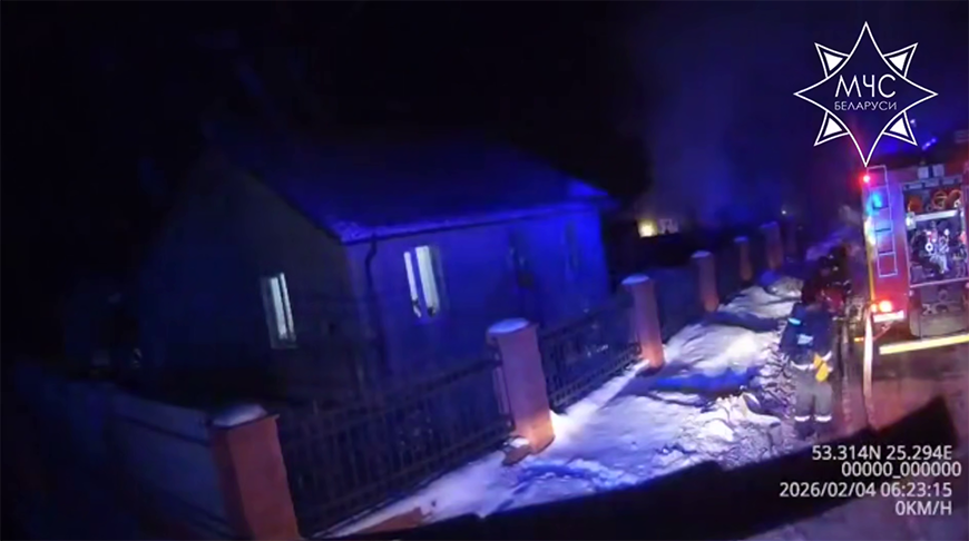 При пожаре в Дятловском районе работники МЧС спасли мужчину