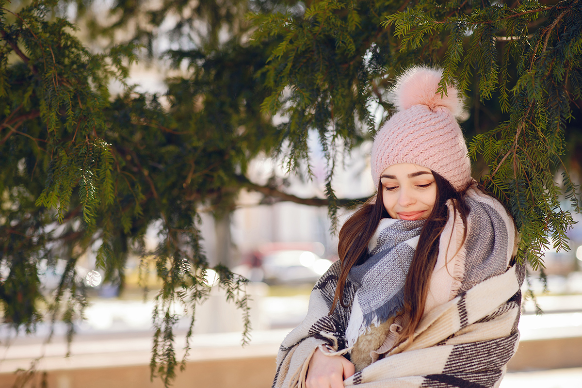 Врач объяснила, почему зимой не стоит закрывать шарфом лицо