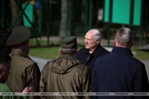 Лукашенко поручил ужесточить подготовку водителей в автошколах