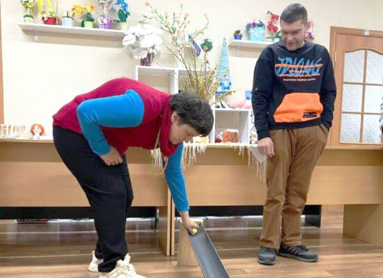 Дакрануліся да святочных традыцый