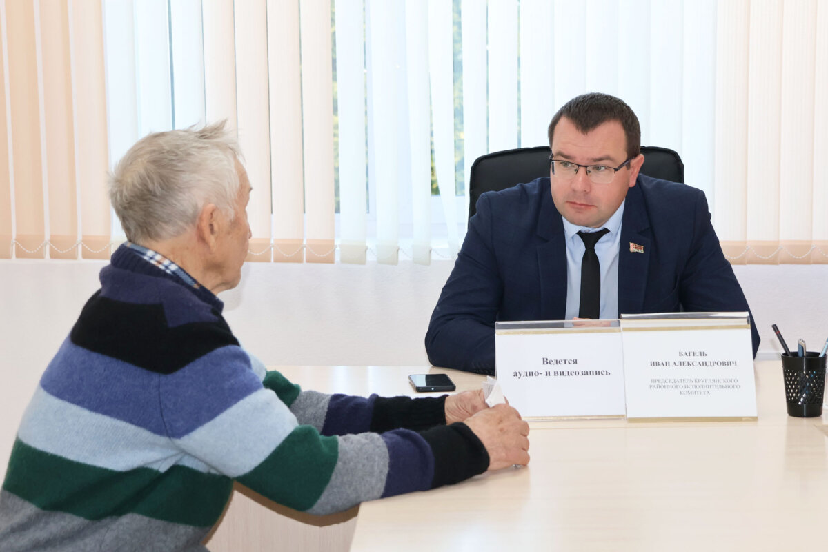 Прием граждан по личным вопросам провел председатель райисполкома Иван Багель