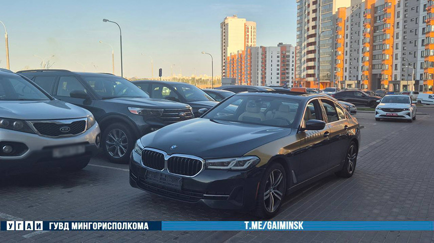 Девятилетняя девочка попала под колеса авто во дворе жилого дома в Минске 