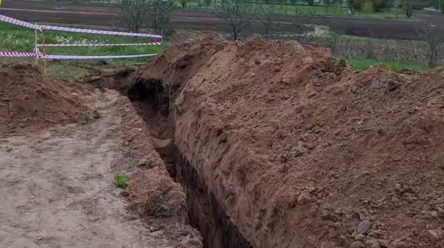 Жителя Ляховичей засыпало грунтом в траншее, от полученных травм он погиб
