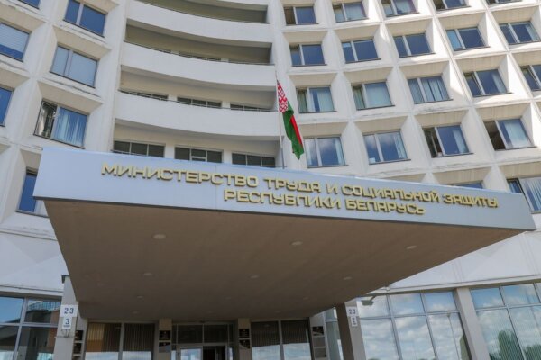 В Беларуси начинается выплата материальной помощи ко Дню Победы