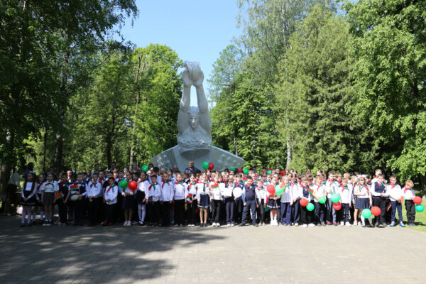 Линейка, посвящённая Дню пионерской дружбы, прошла в четверг в парке культуры и отдыха