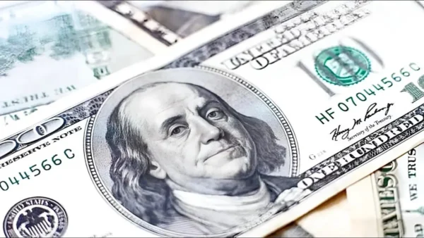 Физлица и компании Беларуси за апрель продали на $568 млн валюты больше, чем купили 