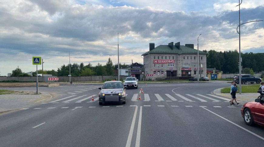 Восьмилетняя девочка на велосипеде попала под колеса такси в Могилеве