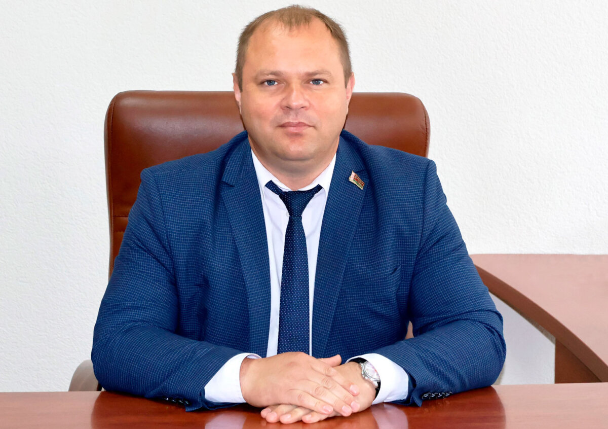 Михаил Владимирович Гулый – первый заместитель председателя – начальник управления по сельскому хозяйству и продовольствию Круглянского районного исполнительного комитета
