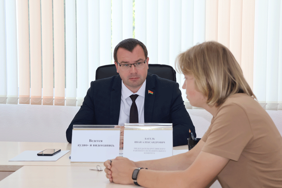 Конкретные сроки определены по каждому вопросу: приём граждан провёл глава района Иван Багель