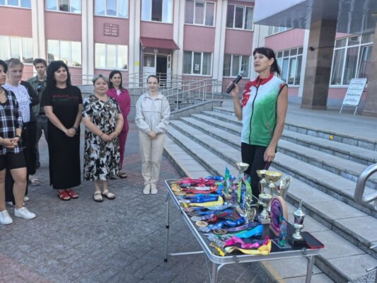 Елена Линич провела «Народную зарядку» в Круглом