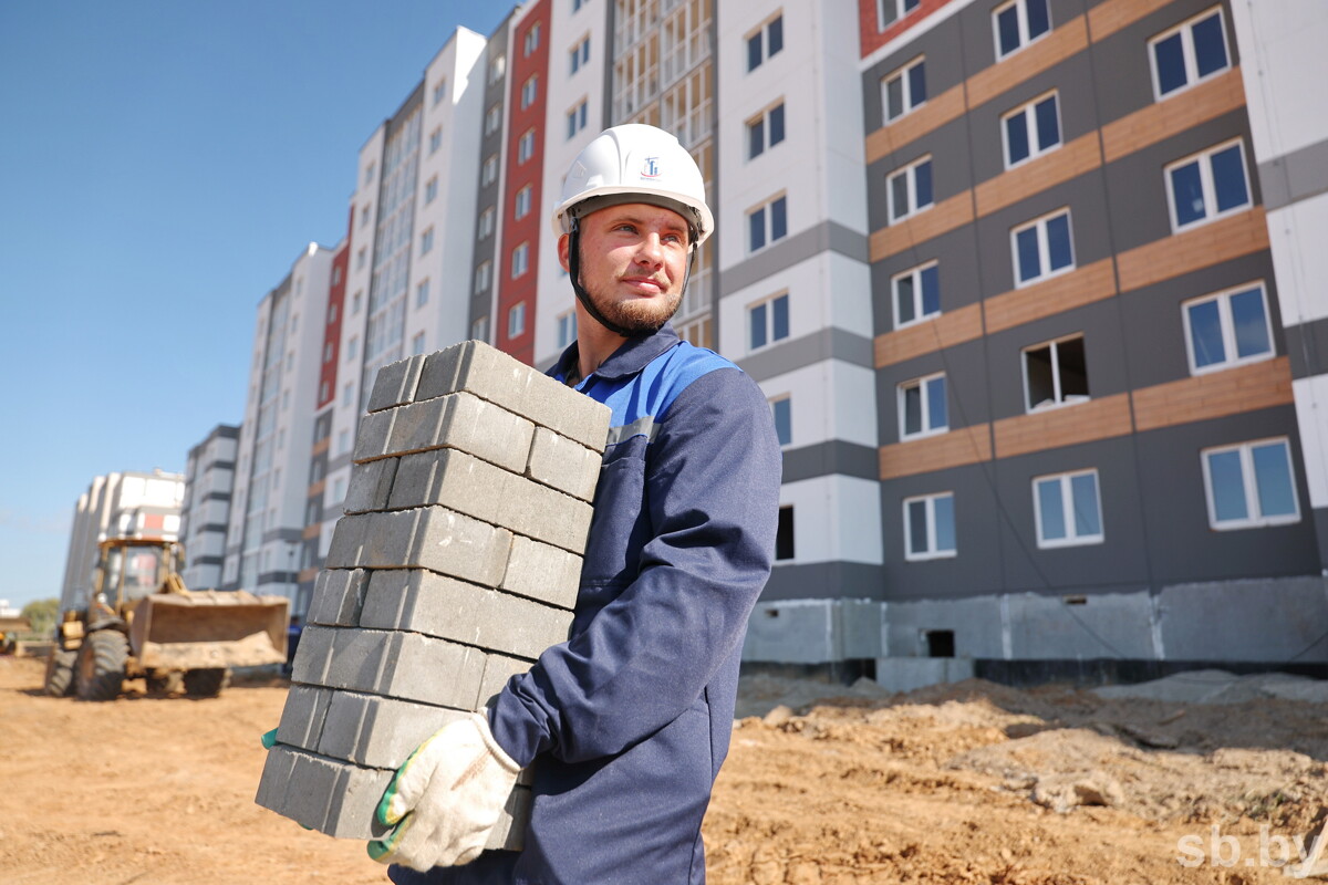 В Белстате рассказали, сколько зарабатывают строители