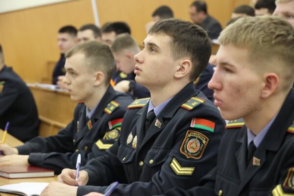 Приглашаем поступать в учебные заведения МВД