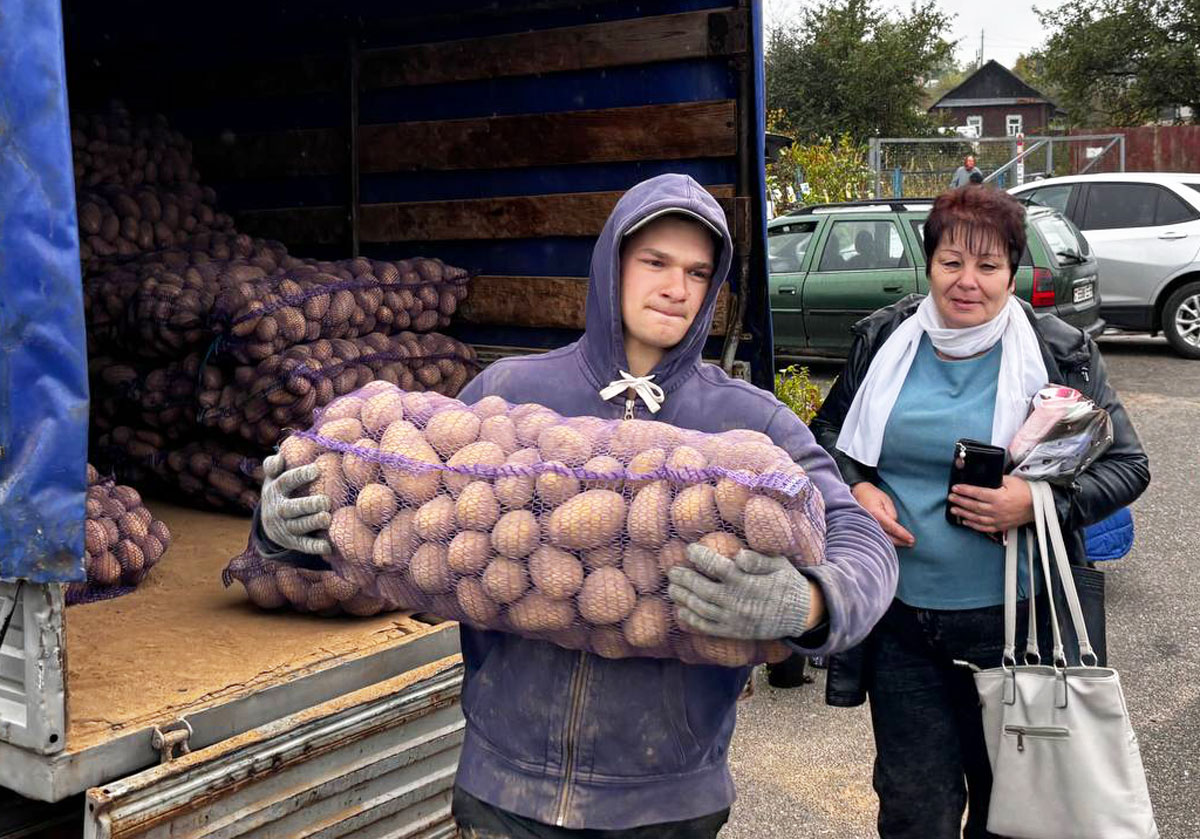 Праздник урожая в Круглом: сельскохозяйственная ярмарка радовала покупателей в минувшую субботу
