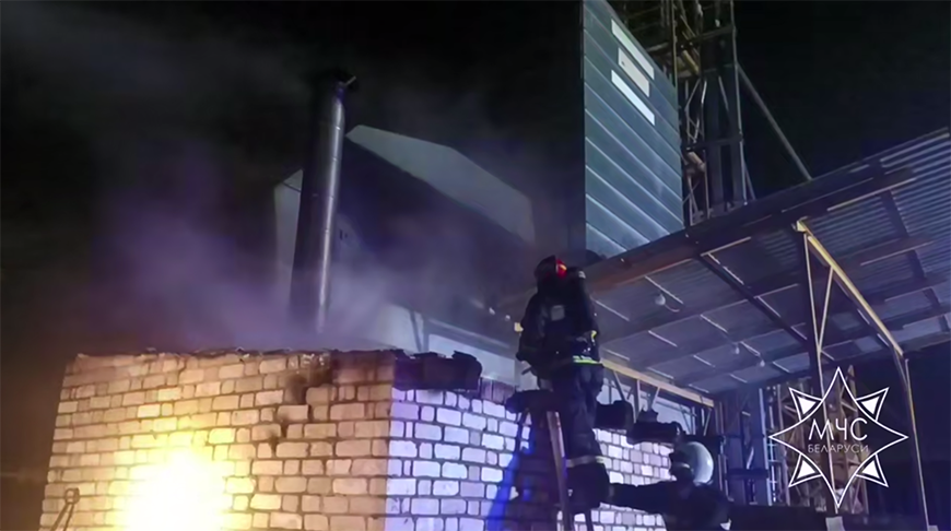 В Витебском районе спасатели ликвидировали пожар на зерносушильном комплексе