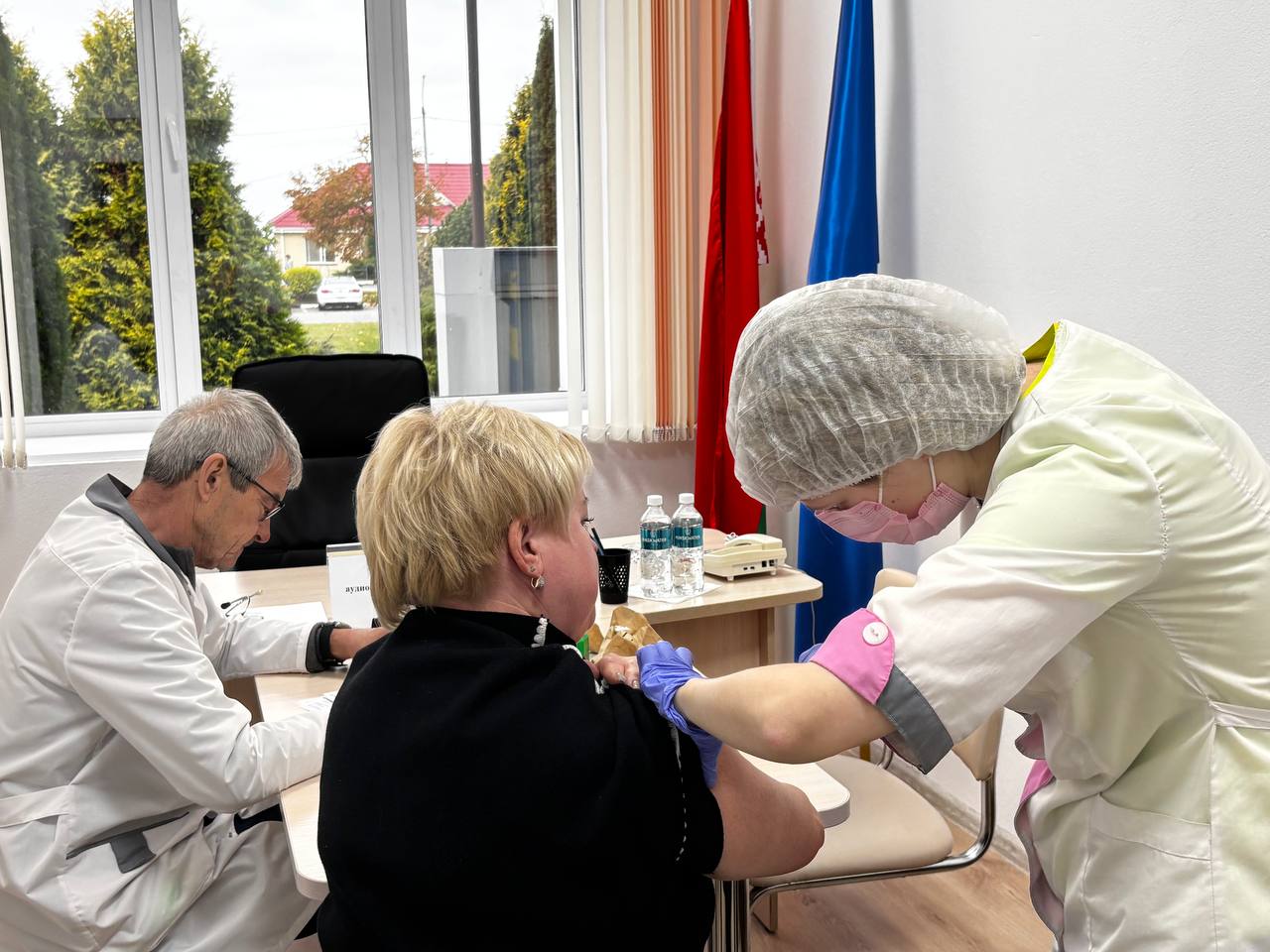 Плановая вакцинация против гриппа прошла в здании Круглянского райисполкома