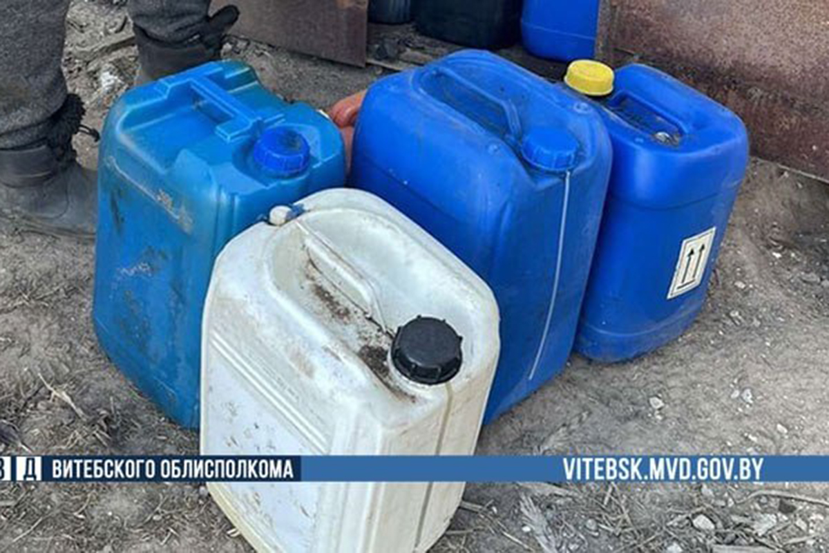 В Глубоком работник предприятия похитил около 100 литров дизельного топлива из бака служебного авто